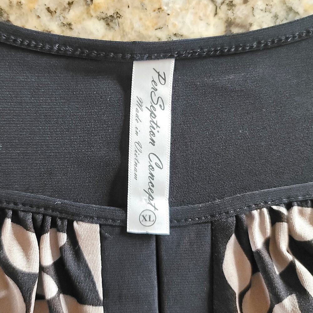 2/$15 PerSeption Concept Womens Black Tan Leaf Print Top Keyhole Neck Size XL - Picture 8 of 14